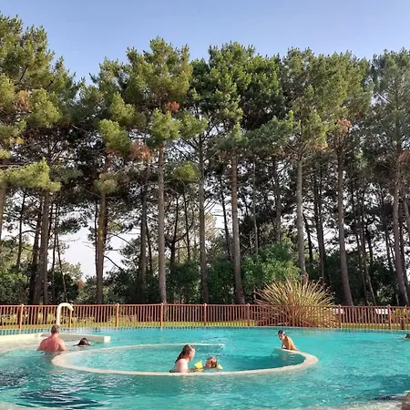 T2 Avec Terrasse Couverte, Piscine Chauffee A Lacanau Golf Et Ocean Apartment